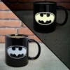 BATMAN: LOGO GLOW IN THE DARK MUG (TAZA QUE BRILLA EN LA OSCURIDAD) [CAJA]