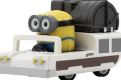 MINIONS: MINION IN TRAVEL CAR (VEHICULO DE CUERDA) [CAJA]