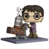 POP! HARRY POTTER DELUXE Nº135: HARRY PUSHING TROLLEY (FIGURA DE VINILO) [CAJA]